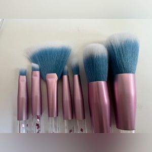 NWOT 7‎ Makeup Brushes Bundle
